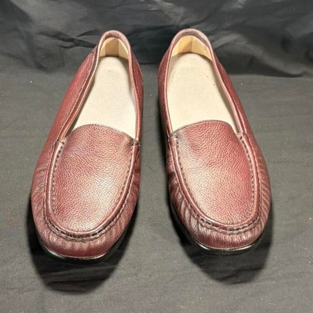 🚨 Like New SAS Women’s Leather Burgundy Moccasin Loafers Shoes Size: 10 W. 👞 - Picture 2 of 8